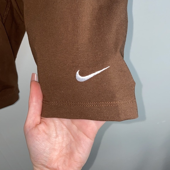 🎱Brown Nike Tight Fit Mid Rise Short Length biker shorts! - Picture 3 of 10